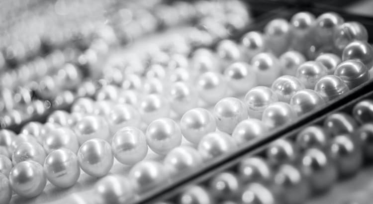 How To Tell If Pearls Are Real Or Fake?- A Complete Guide